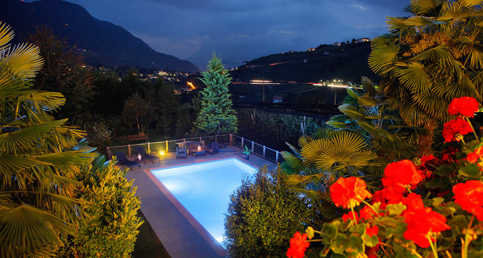 Residence Reinstaller, nuoto notturno in piscina